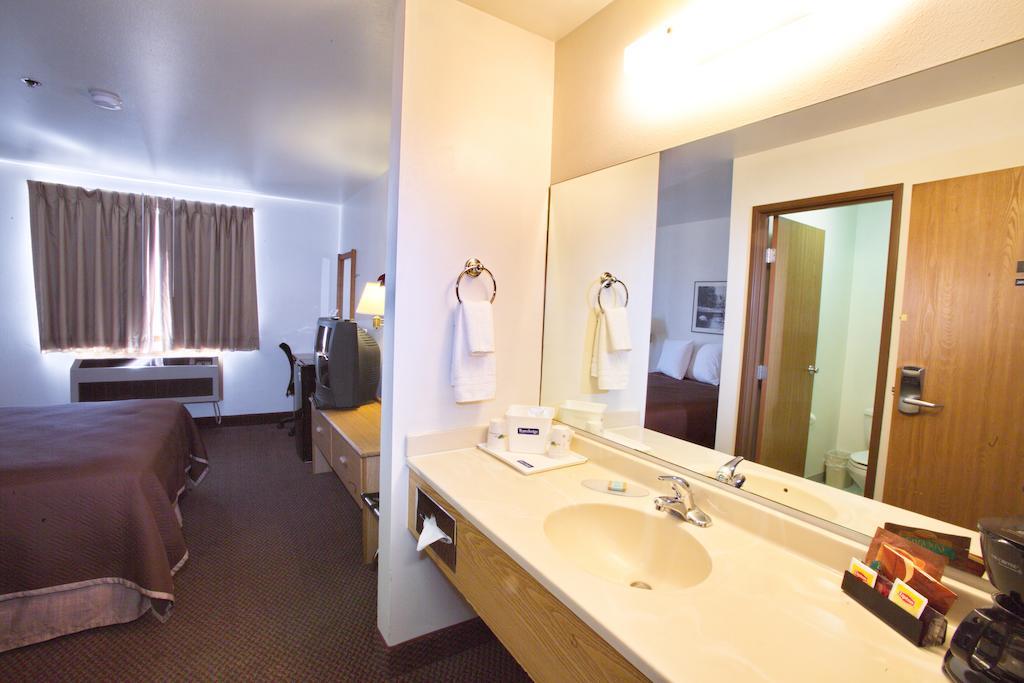 Travelodge By Wyndham Nv Hotel